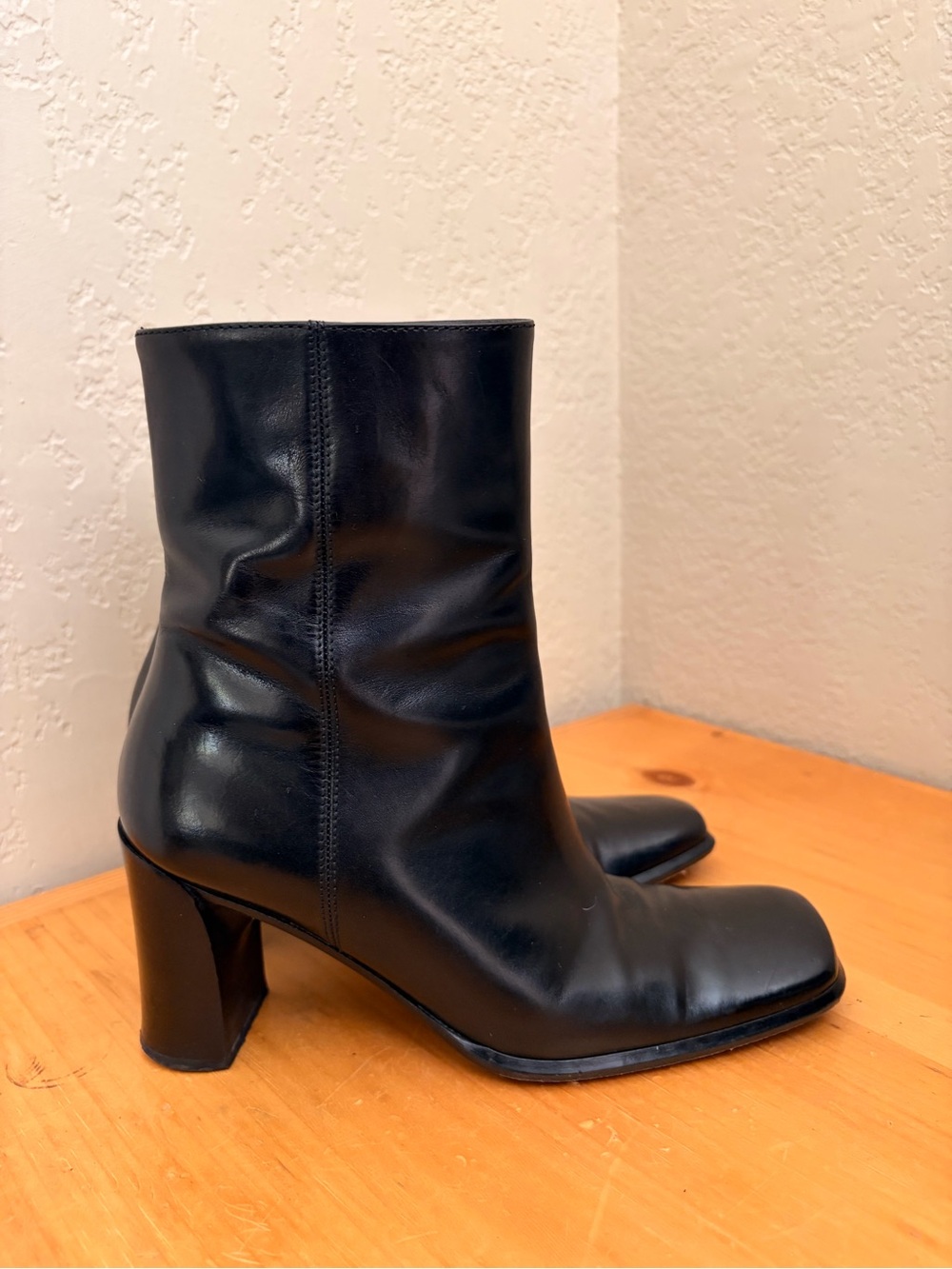 Via Spiga Black Leather Ankle Heeled Boots